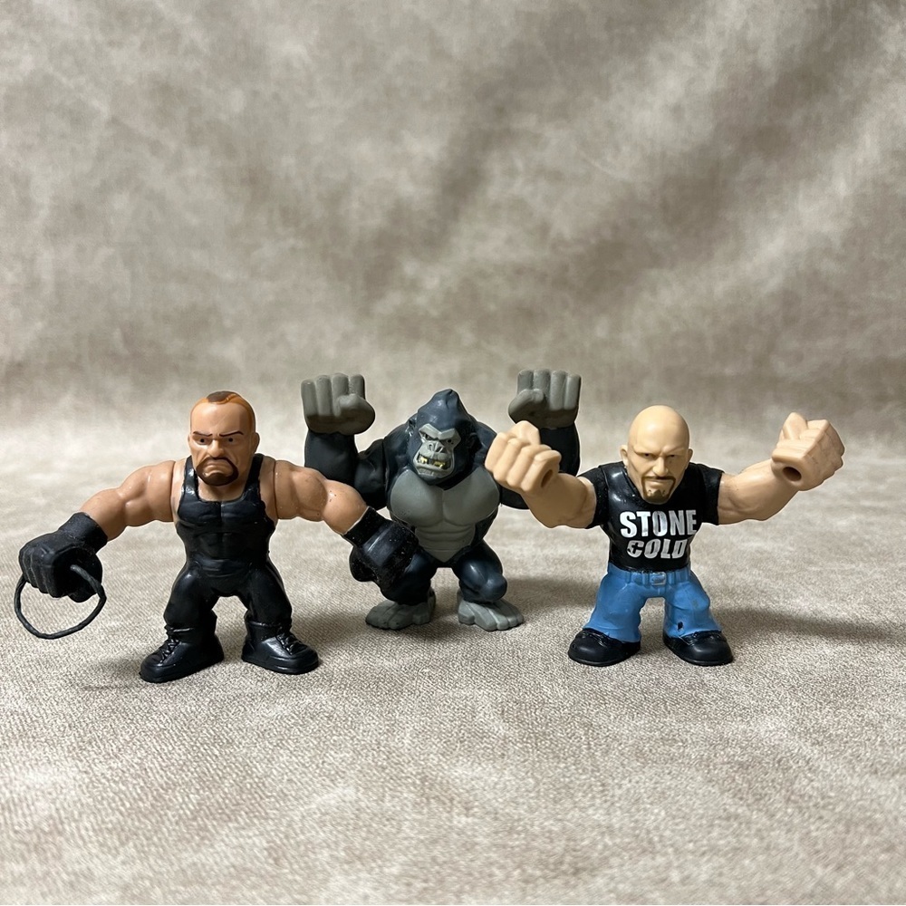 WWE Stetchable Action
Figures - Lot Of 2 Wrestlers & 1 Gorilla